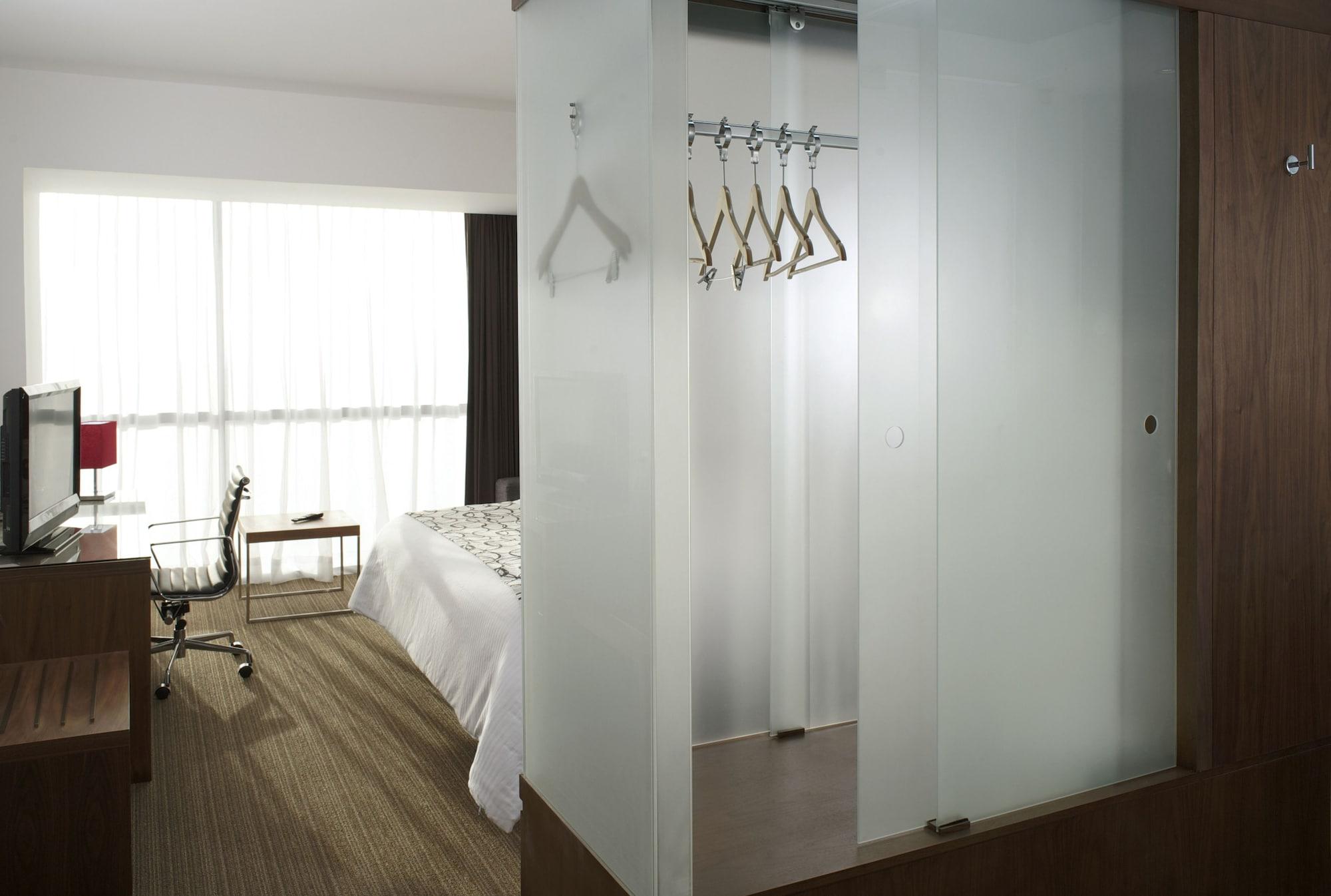 Casa Inn Premium Hotel Queretaro Exterior photo A sliding door