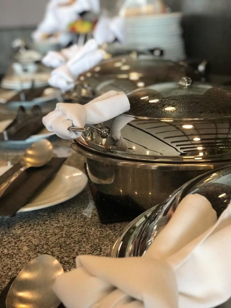 Casa Inn Premium Hotel Queretaro Exterior photo A chafing dish