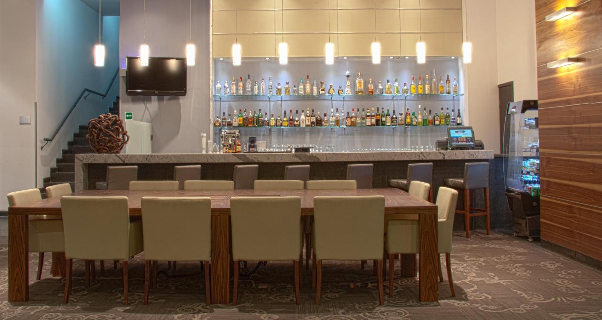 Casa Inn Premium Hotel Queretaro Exterior photo The bar at the lounge