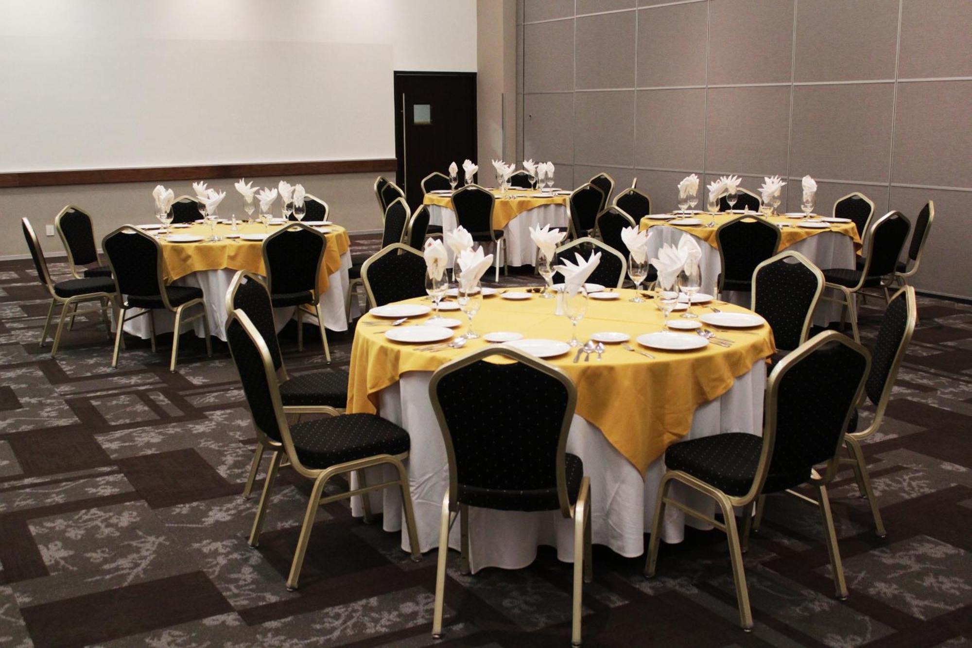 Casa Inn Premium Hotel Queretaro Exterior photo Banquet Hall