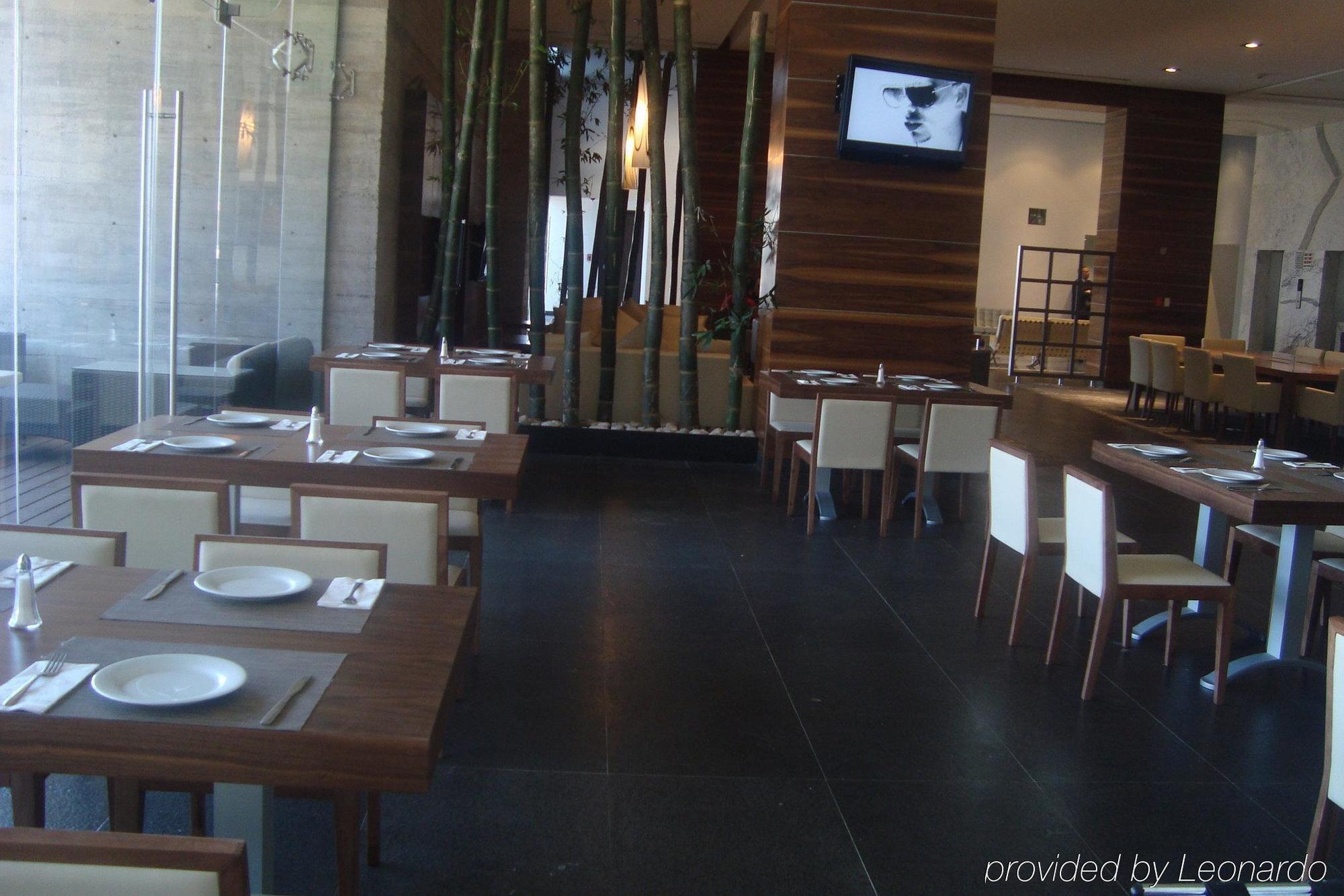 Casa Inn Premium Hotel Queretaro Exterior photo The interior of the restaurant