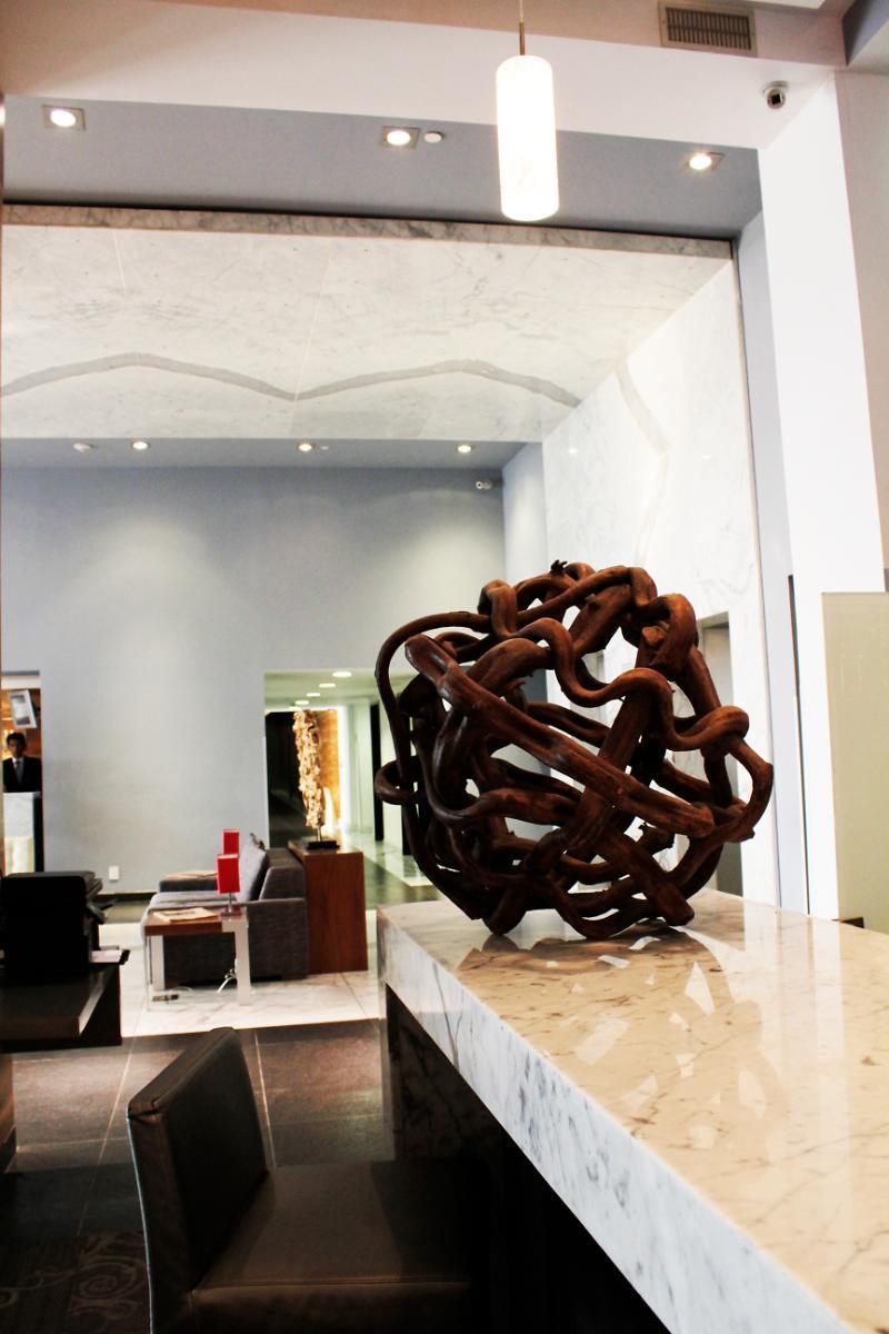 Casa Inn Premium Hotel Queretaro Exterior photo The sculpture "The World" by the artist at the entrance of the hotel